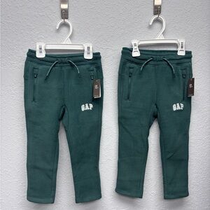 NWT GapFit 2T Fleece Sweat Pants x2 w Bilateral Zip Pockets in Forrest Green